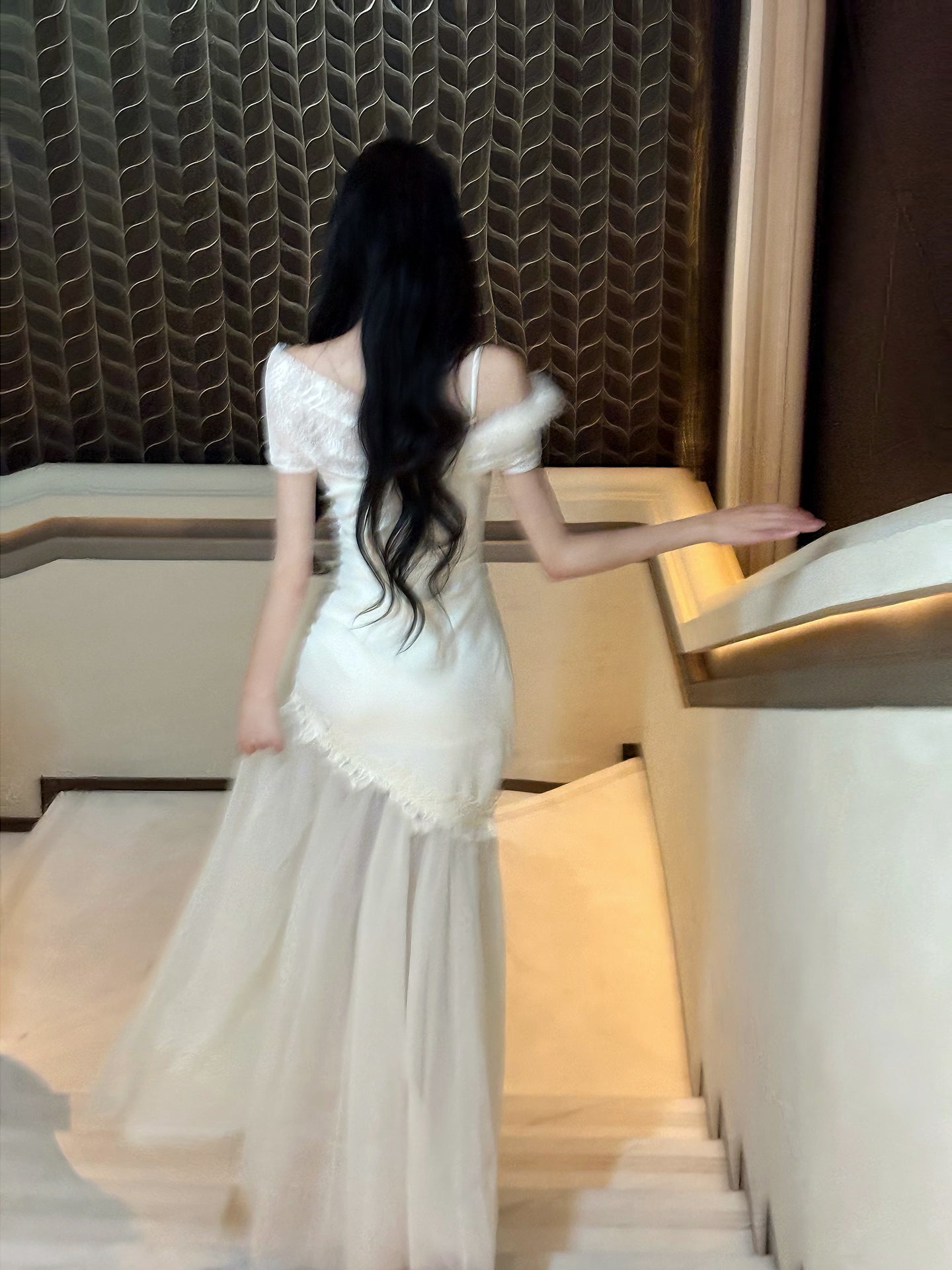 Robe sirène longue en dentelle à épaules dénudées L77