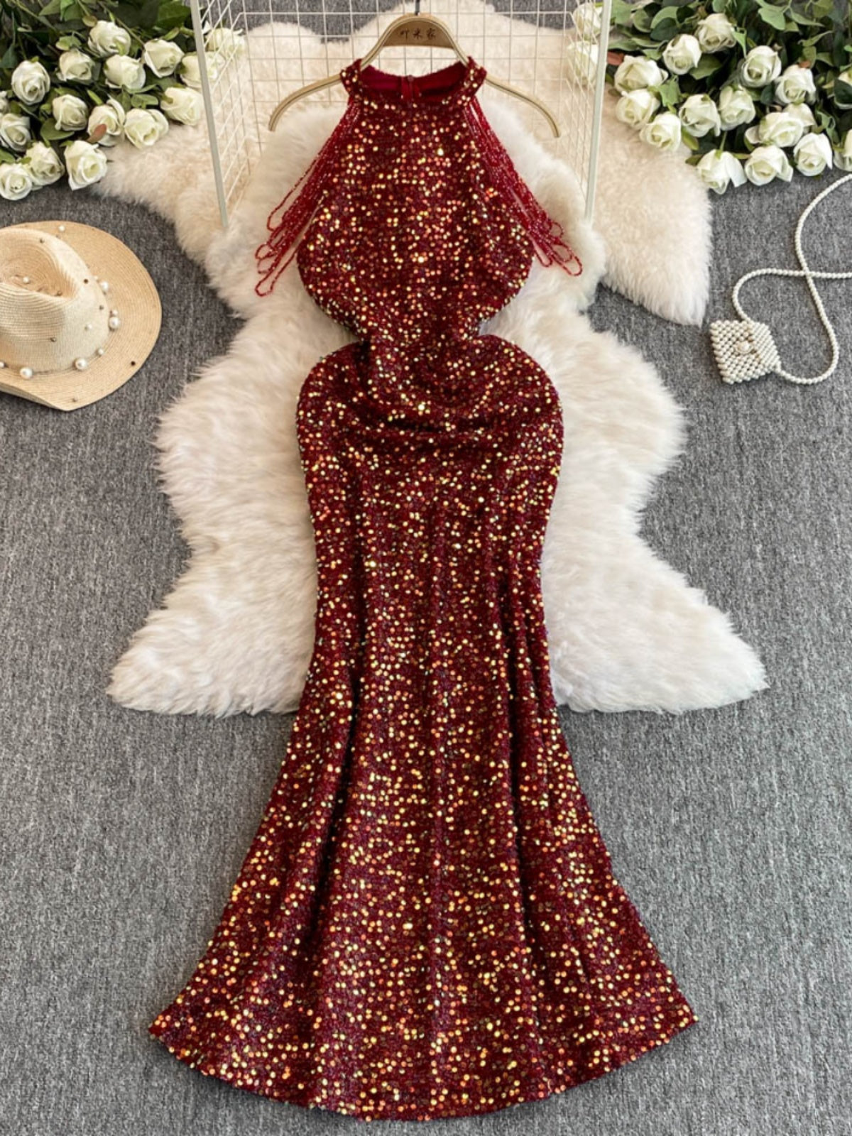 Robe mi-longue à paillettes et col licou pour femme L49