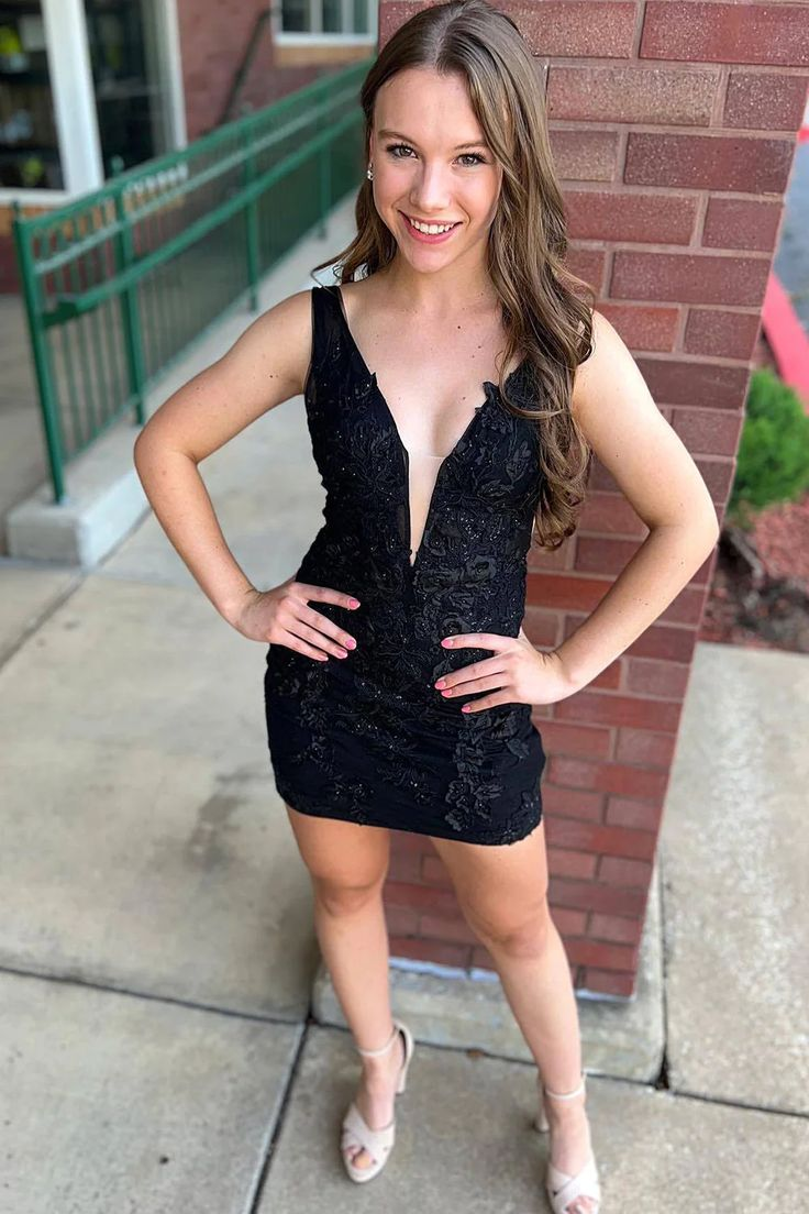 V Neck Black Sheath Homecoming Dress Applique Short Prom Dress 2332