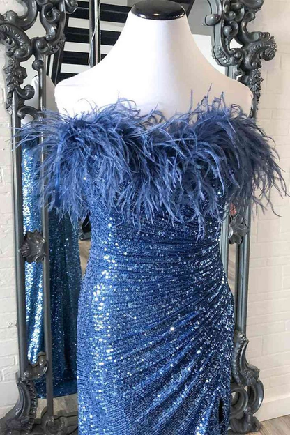 Trägerloses dunkelblaues langes Abendkleid mit Federn und Schlitz 2212