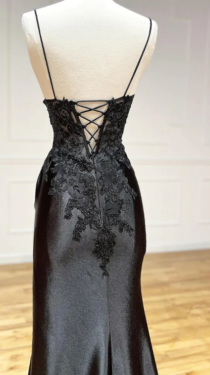 Robe de bal longue noire à bretelles spaghetti et col en V fendue 2102