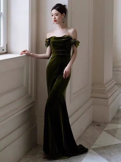 Robe de bal longue sirène en velours vert à épaules dénudées J2969