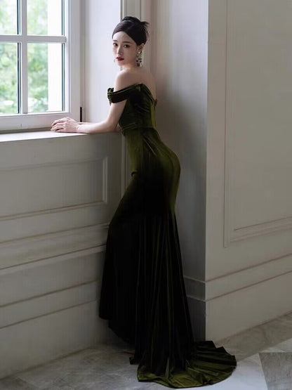 Robe de bal longue sirène en velours vert à épaules dénudées J2969