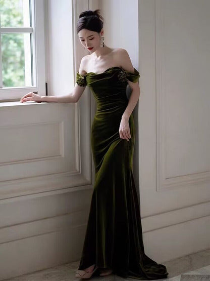 Robe de bal longue sirène en velours vert à épaules dénudées J2969