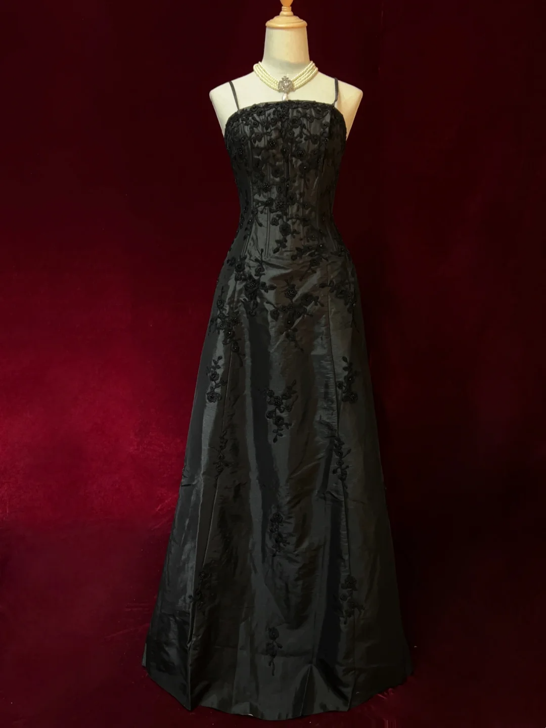 Spaghetti Straps A Line Black Prom Dress Appliques Vintage Dress J9787