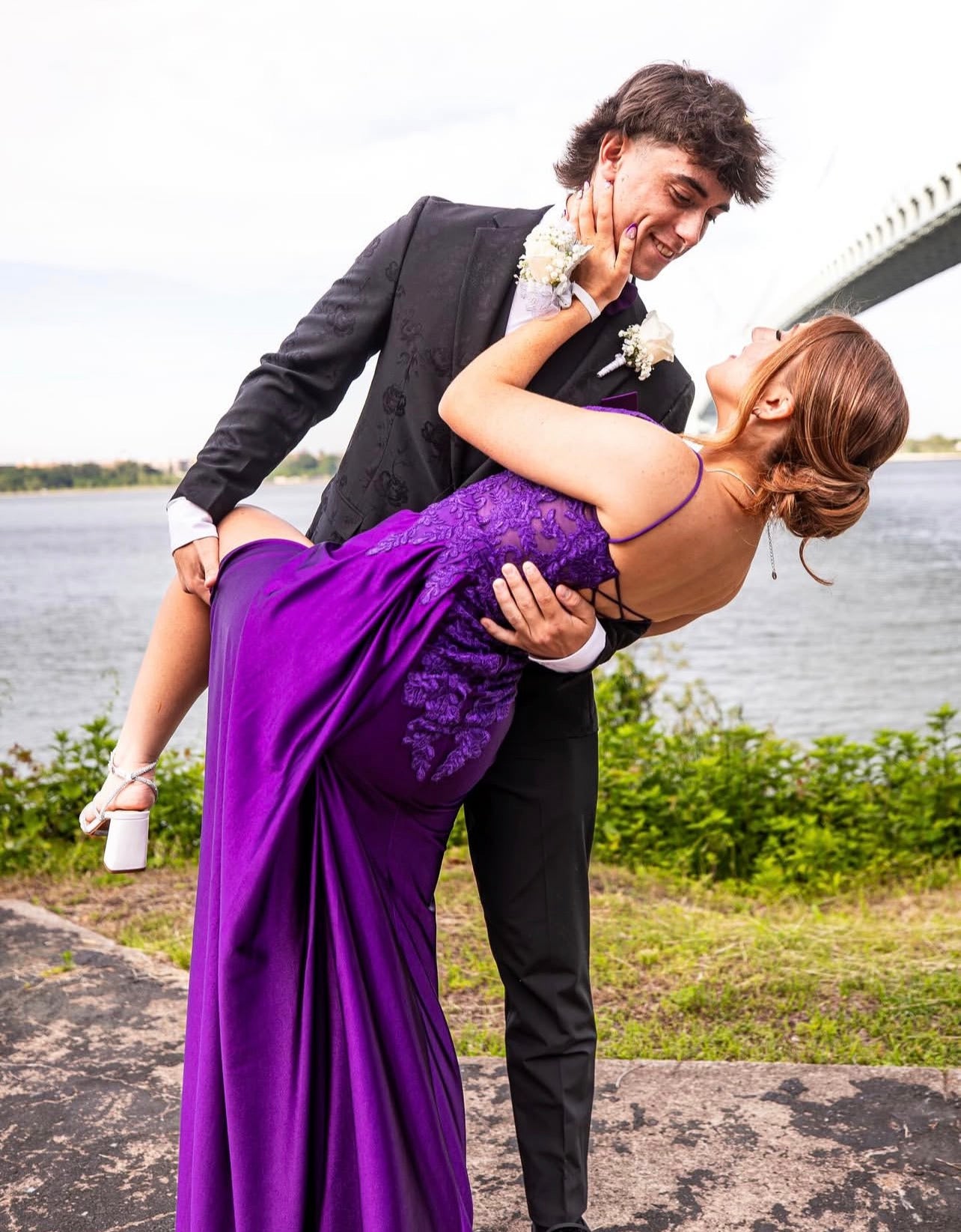 Robe de bal bustier violette en satin avec appliques, robe de soirée formelle J9413