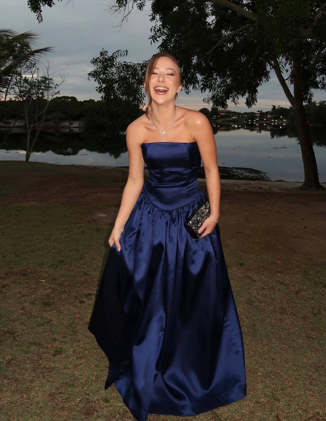 Trägerloses silbernes Vintage-Abendkleid, A-Linie, Geburtstagskleid J9370