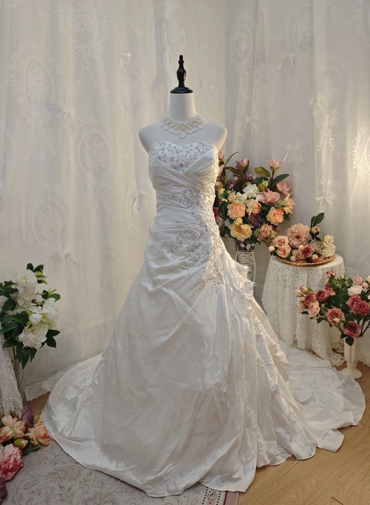 Strapless Retro Wedding Dress With Appliques Ivory Elegant Bridal Gown  J10113