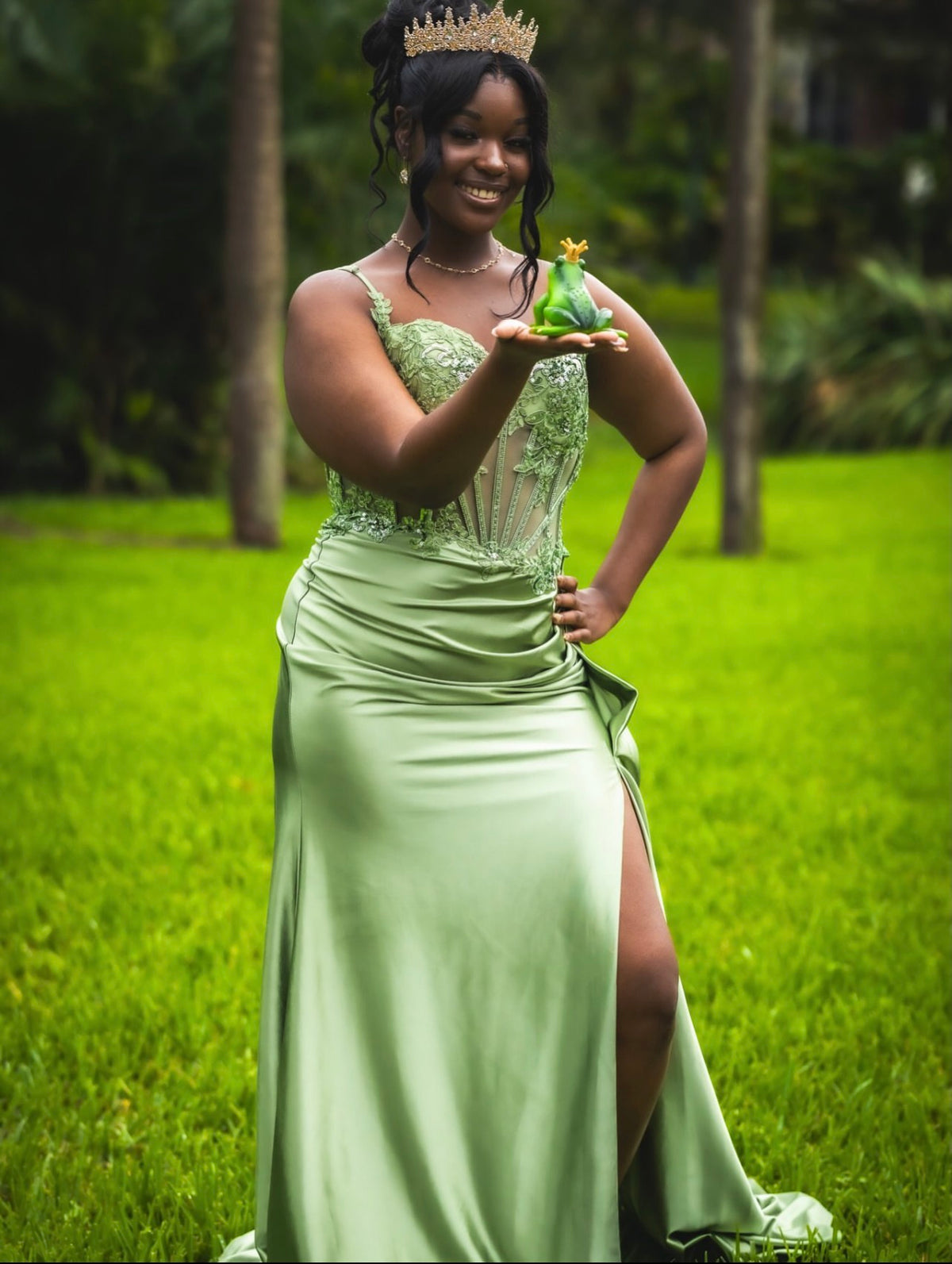V Neck Green Satin Mermaid Prom Dress With Appliques  J12191