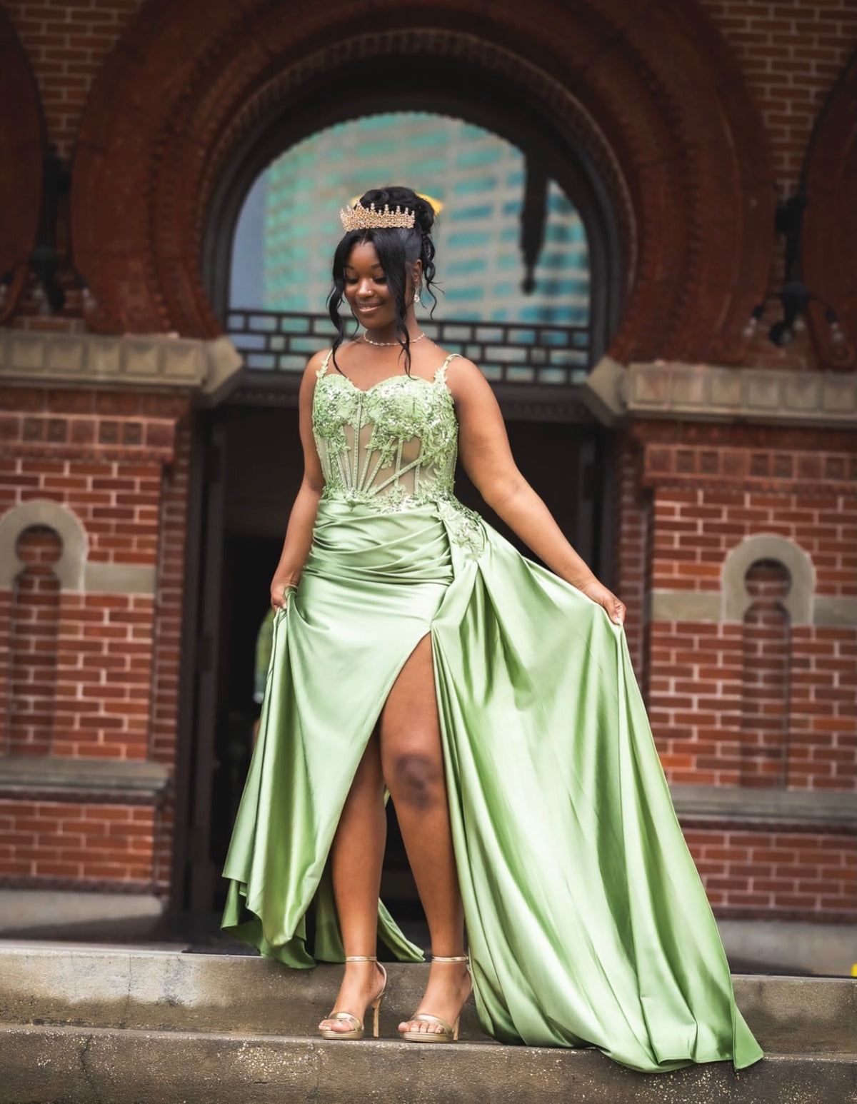 V Neck Green Satin Mermaid Prom Dress With Appliques  J12191