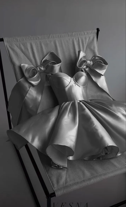 Weißes A-Linie Satin Homecoming-Kleid, kurzes Partykleid J7261