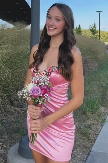 Robe de soirée en satin rose à bretelles et appliques J6987