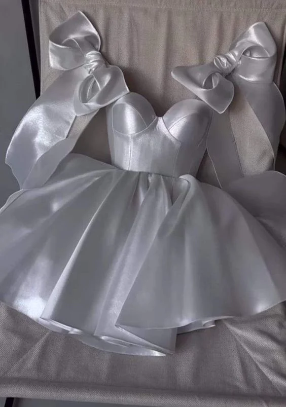 Weißes A-Linie Satin Homecoming-Kleid, kurzes Partykleid J7261