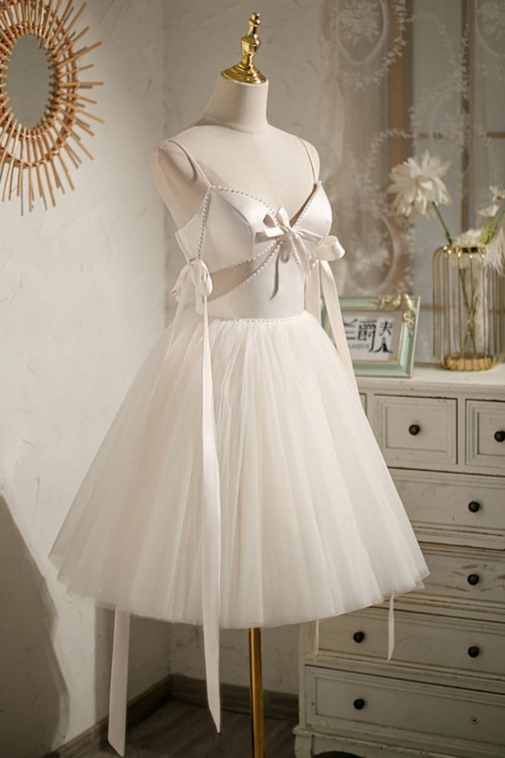 Spaghettiträger V-Ausschnitt Tüll Kurzes Homecoming-Kleid mit Schleife J7622