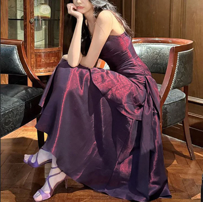 Robe longue violette à bretelles spaghetti et volants à volants J8535