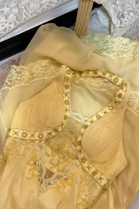 Robe de bal longue jaune en mousseline de soie et dentelle perlée à volants J8774