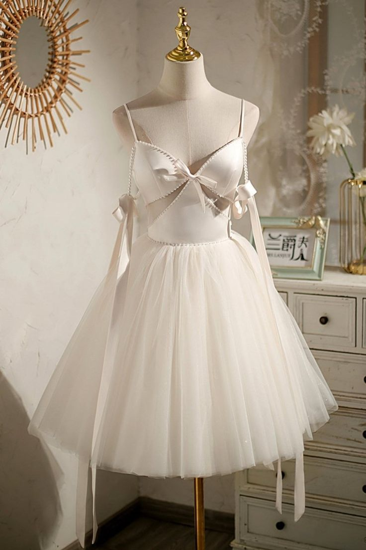 Spaghettiträger V-Ausschnitt Tüll Kurzes Homecoming-Kleid mit Schleife J7622