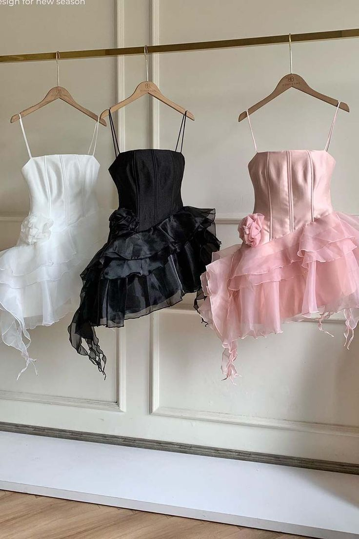 Robe de soirée courte trapèze en tulle et satin à bretelles spaghetti J7599