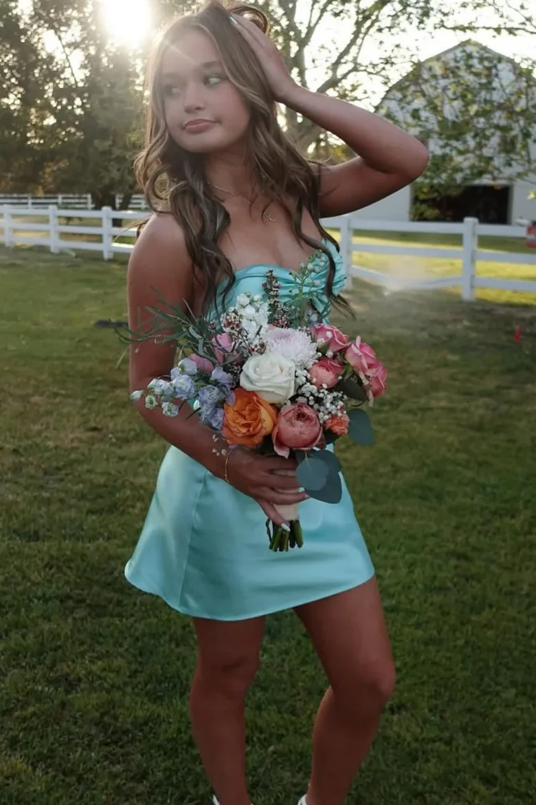 Robe de soirée courte en satin sans bretelles, décolleté en V, dos nu, J6954