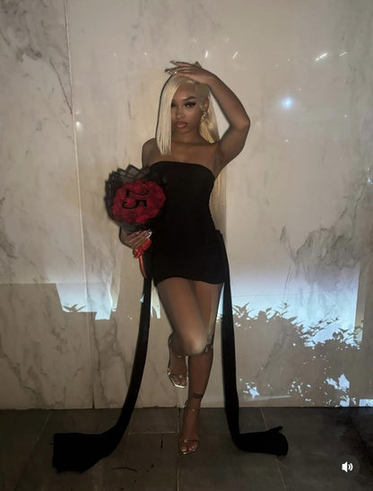 Robe fourreau noire courte sans bretelles pour anniversaire J8377