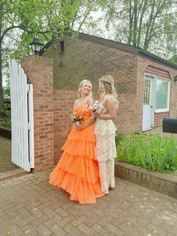 Robe de bal orange coupe trapèze, robe d'invitée de mariage à volants, J7343