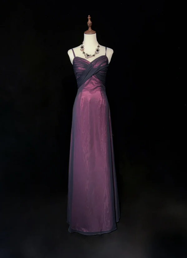 Robe de soirée longue coupe trapèze à bretelles spaghetti couleur raisin J7124