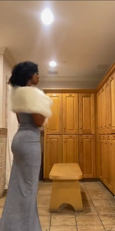 Robe de bal sirène bleue moulante à bretelles spaghetti brillantes J8365