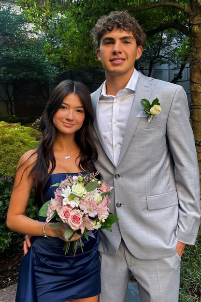 Trägerloses, marineblaues, kurzes Etuikleid für den Heimkehrer J7271