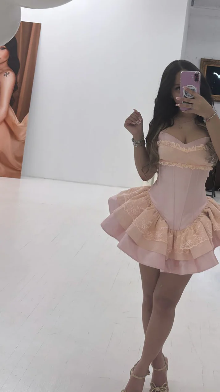 Rosa trägerloses Geburtstagskleid Rosa Homecoming-Kleid Kurzes Partykleid J7128