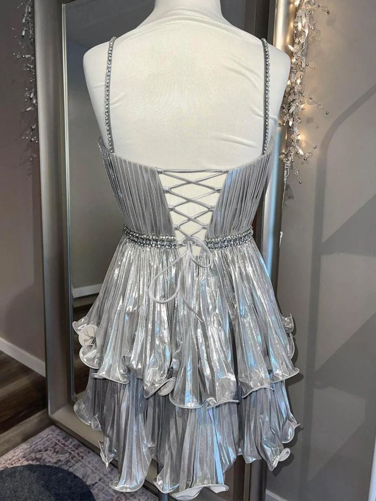 Silber A-Linie Gestufte Rüschen Kurzes Homecoming-Kleid J7630