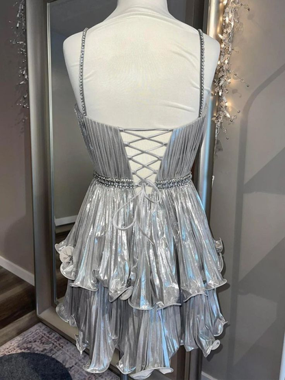 Silber A-Linie Gestufte Rüschen Kurzes Homecoming-Kleid J7630