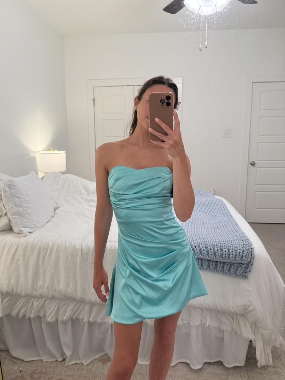 Trägerloses Satin-A-Linien-Heimkehrkleid J7512