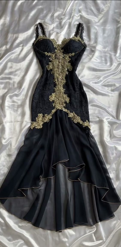 Elegantes schwarzes Chiffon-Spitzen-Ballkleid mit Rüschen J8228