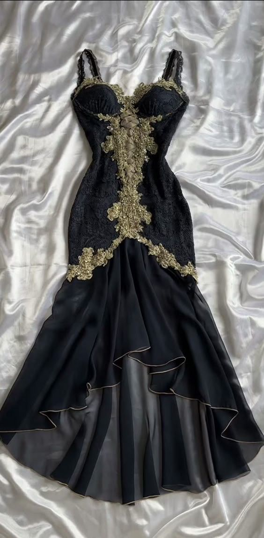 Elegantes schwarzes Chiffon-Spitzen-Ballkleid mit Rüschen J8228