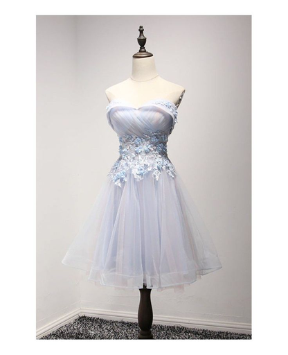 Robe de soirée courte en tulle, coupe trapèze, décolleté en cœur, avec applications, J7627