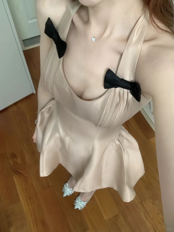 Halter Neck Bow Satin A-Line Homecoming Dress J7636