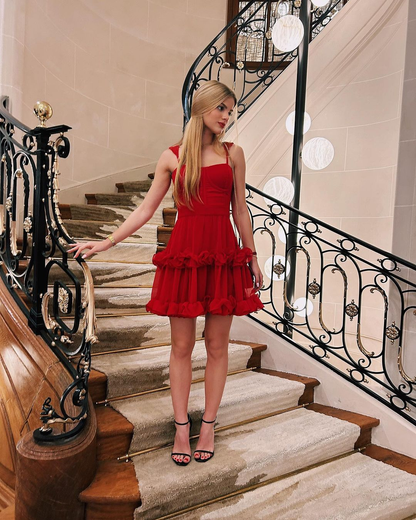Robe de soirée rouge à bretelles spaghetti et coupe trapèze J7395