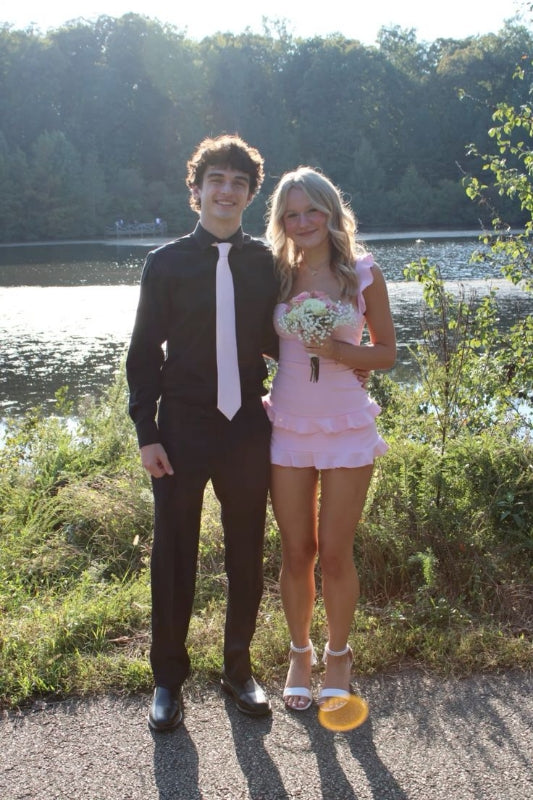 Rosa Etui-Mini-Heimkehrkleid mit Rüschen J8302