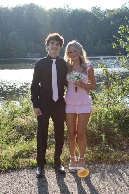 Rosa Etui-Mini-Heimkehrkleid mit Rüschen J8302