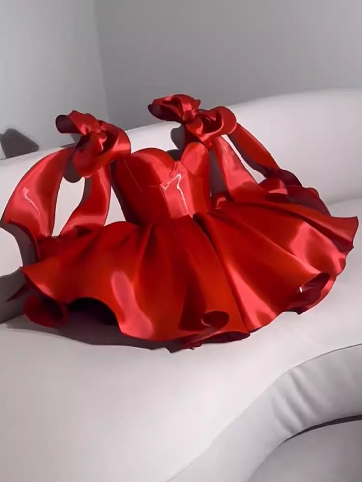 Robe d'anniversaire courte noire coupe trapèze J7552