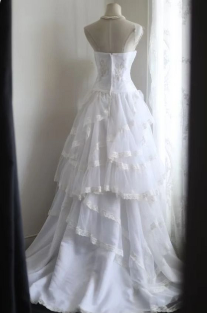 Prinzessin Lagen Spitze A-Linie Brautkleid Trägerloses Brautkleid J8399