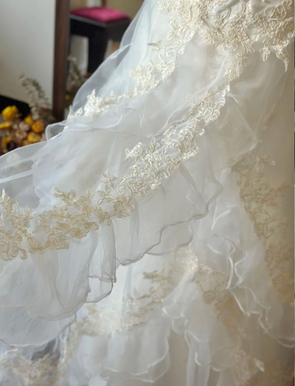 Vintage A Line Ruffled Wedding Dress Applique Bridal Dress J8398