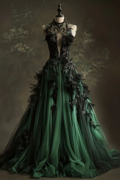 Robe de soirée longue en tulle vert coupe trapèze, avec appliques, J8122