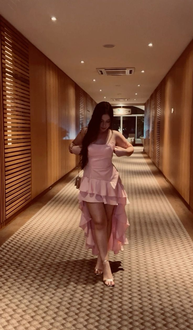 trägerloses A-Linien-Rüschen-Abendkleid in Rosa J7448