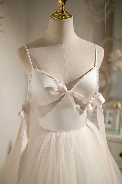 Spaghettiträger V-Ausschnitt Tüll Kurzes Homecoming-Kleid mit Schleife J7622