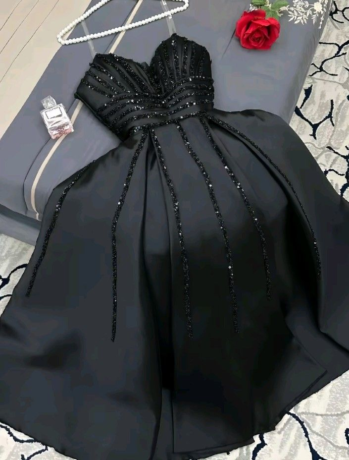 Robe de soirée longue noire trapèze à sequins J8119