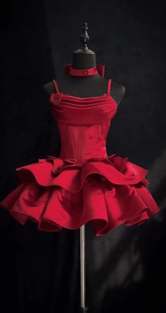 Rotes Ballkleid mit Spaghettiträgern, Satin, gestuftes kurzes Heimkehrkleid, Outfits zum 17. Geburtstag, J8359