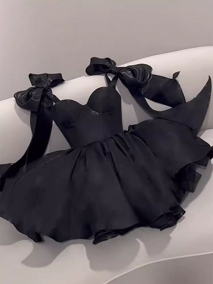Robe d'anniversaire courte noire coupe trapèze J7552