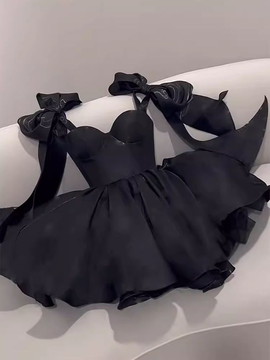 Robe d'anniversaire courte noire coupe trapèze J7552