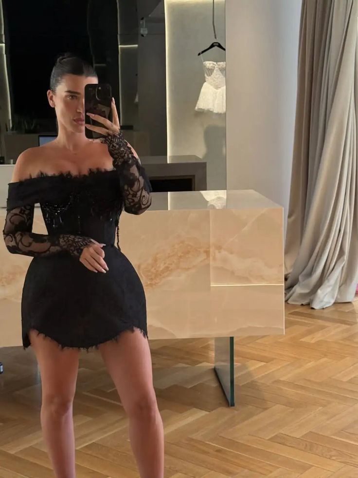 Robe d'anniversaire courte noire à épaules dénudées et mini robe de soirée en dentelle J7709